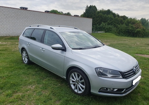 Volkswagen Passat cena 26600 przebieg: 220000, rok produkcji 2012 z Gliwice małe 211